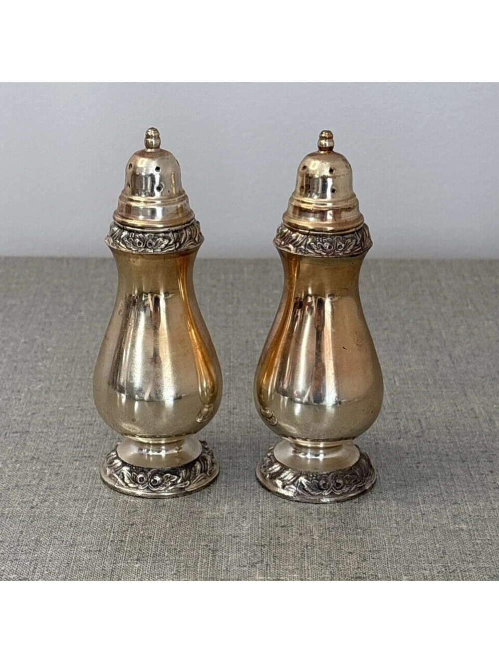 Henley Tudor Salt Pepper Shakers Oneida Community Tudor Silver Plate VINTAGE!!